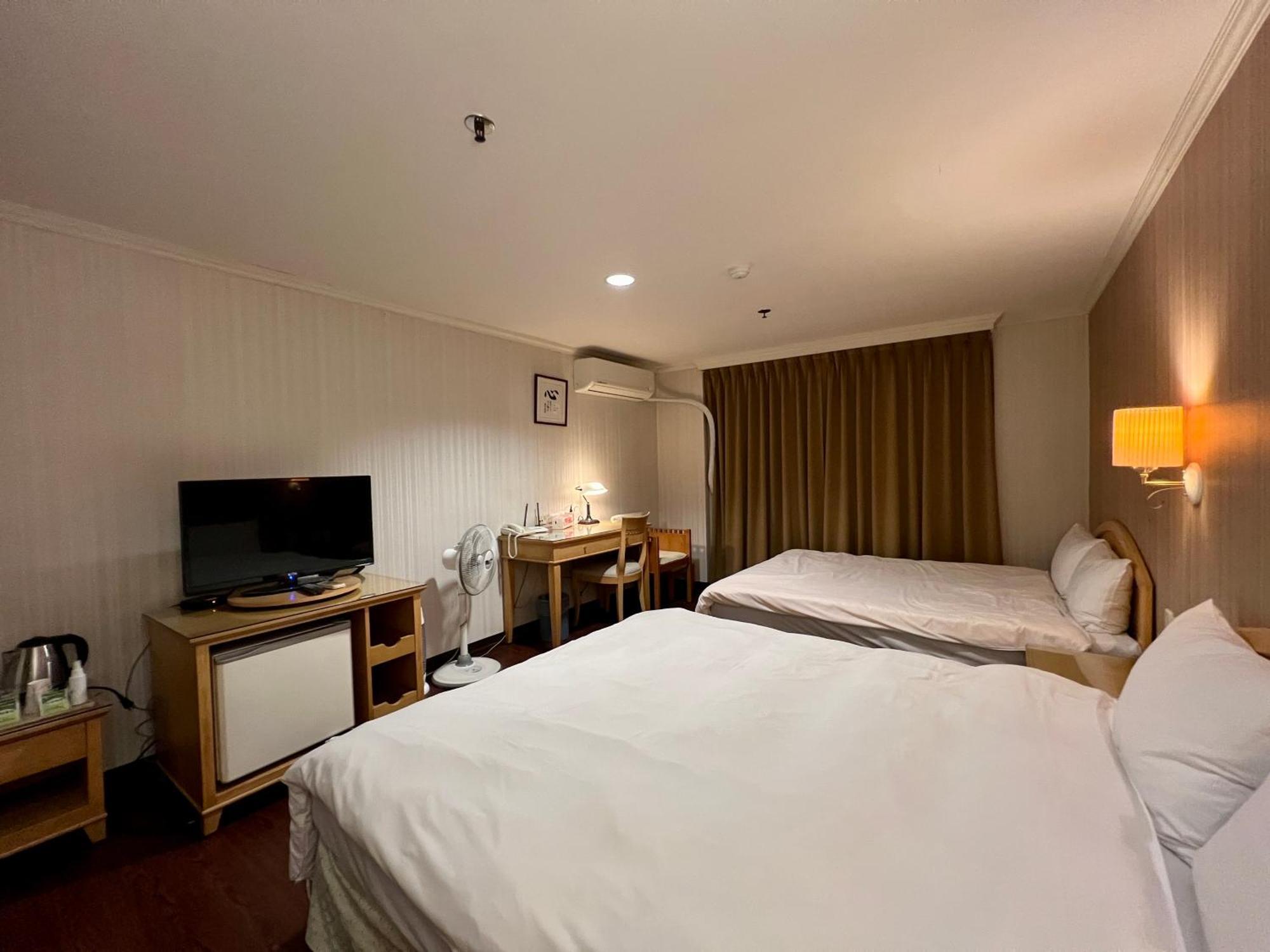 Hermes Hotel Hsinchu City Exterior photo